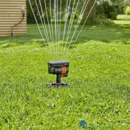 4078500058346-gardena-pipeline-complete-zwenksproeier-set-in-actie-8274-34