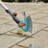 4078500052191-gardena-combisysteem-3-in-1-voegenreiniger-metalen-onkruid-mes-voor-smale-voegen