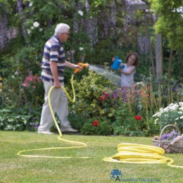 3506110482912 HOZELOCK SUPER TRICOFLEX ULTIMATE TUINSLANG Ø25MM - 50 METER MET PISTOOLBROES