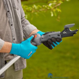 4078500065535-gardena-telescopische-accu-takkenschaar-highcut-250-18v-p4a-set-lengte-tot-250-cm-max-o-28-mm-inclusief-accu-en-lader-draaibare-kop-voor-makkelijk-snoeien