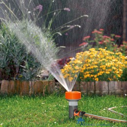 4078500206808 SFEERFOTO GARDENA GAZONSPROEIER CLASSIC 4 MULTI 4-SPROEIER TWIST 100M²