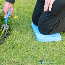 5031670520333 GARLAND RECHTHOEKIGE KNIELMAT TUIN BLAUW 40 X 20 CM