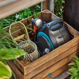4066407029361-gardena-movematic-draagbare-slangenbox-met-broes-netjes-opgeborgen-18690-20