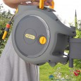 (1) 5010646059558 HOZELOCK AUTO REEL WANDSLANGBOX + 25 M SLANG, KOPPELINGEN EN TUINSPUIT